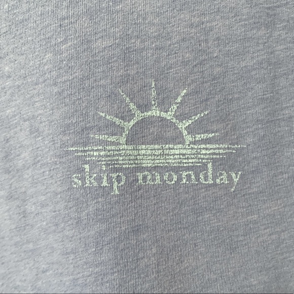 Women’s large Vineyard Vines shirt. GUC. - Picture 3 of 5